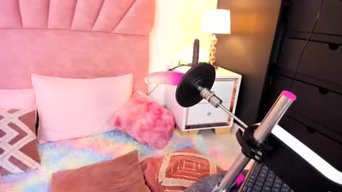 Paula   online show from March 8, 2:04 am