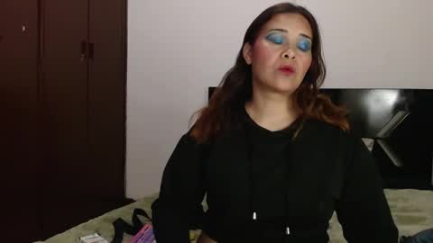 Snapshot of paula_anderson chatting on May 7, 3:01 am PAULA online show from May 7, 3:01 am