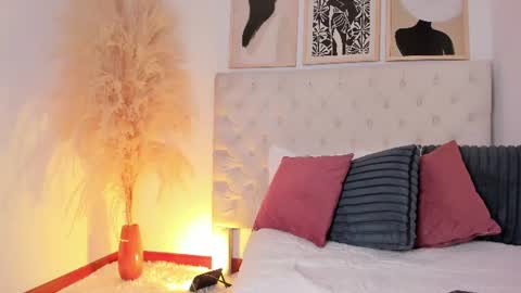paula_hills_ online show from June 12, 9:41 am