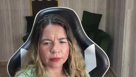 paula online show from November 24, 3:06 am