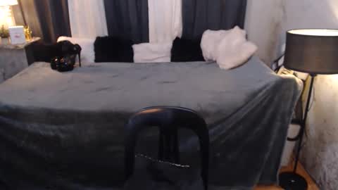 paulalawman online show from February 18, 11:22 pm