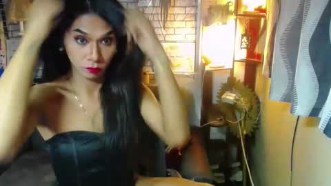 paulaontop online show from January 1, 5:00 pm