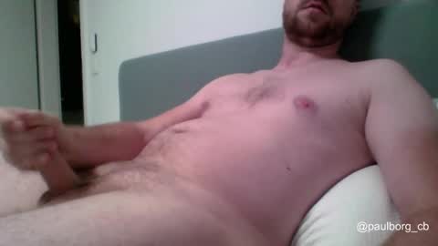 Snapshot of paulborg chatting on October 19, 5:52 am paulborg online show from October 19, 5:52 am