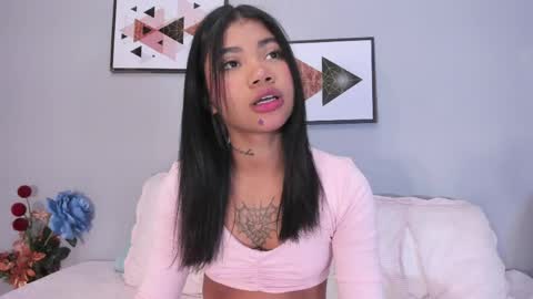 Snapshot of paulete_w chatting on June 2, 12:18 pm Pau online show from June 2, 12:18 pm