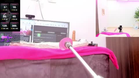 Paulina Davis  online show from April 26, 1:03 am
