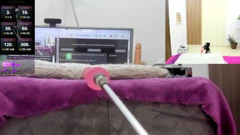 Snapshot of paulina_davis_ chatting on June 7, 1:10 am Paulina Davis online show from June 7, 1:10 am