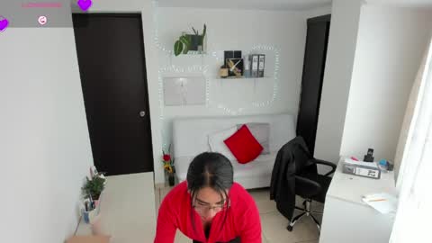 Snapshot of paulina_dossantos chatting on May 21, 6:37 pm paulina online show from May 21, 6:37 pm