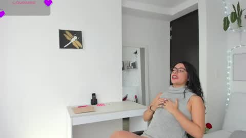 Snapshot of paulina_dossantos chatting on July 9, 6:34 pm paulina online show from July 9, 6:34 pm