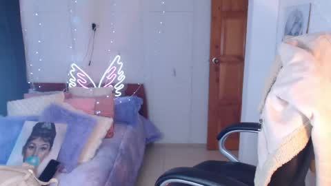 Snapshot of paulina_galvis2700 chatting on May 22, 5:40 pm paulina online show from May 22, 5:40 pm