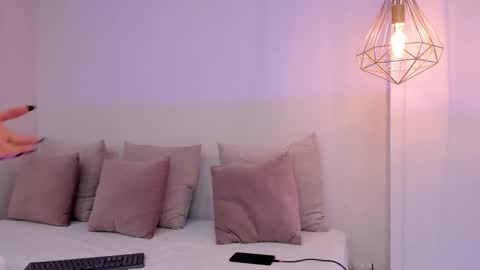 Snapshot of paulina_zuarez chatting on December 17, 10:05 pm Paulina online show from December 17, 10:05 pm