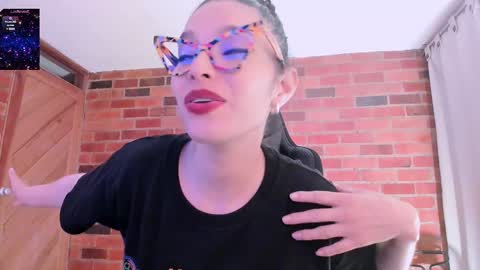 Snapshot of paulinabarnett_ chatting on January 5, 3:32 am Paulina online show from January 5, 3:32 am