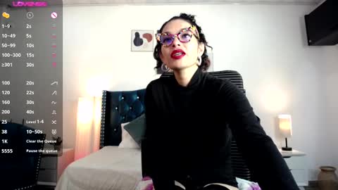Snapshot of paulinabarnett_ chatting on February 13, 12:21 pm Paulina online show from February 13, 12:21 pm