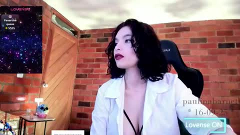 Snapshot of paulinabarnett_ chatting on September 17, 3:19 am Paulina online show from September 17, 3:19 am