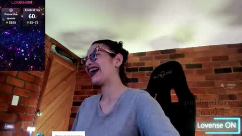 Snapshot of paulinabarnett_ chatting on September 27, 3:33 am Paulina online show from September 27, 3:33 am