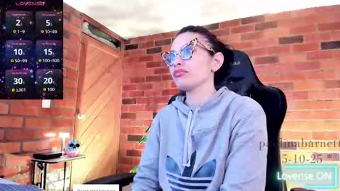 Snapshot of paulinabarnett_ chatting on October 16, 3:29 am Paulina online show from October 16, 3:29 am