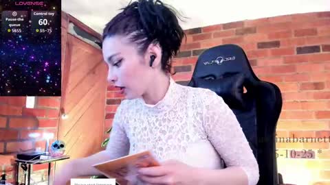 Snapshot of paulinabarnett_ chatting on October 17, 4:09 pm Paulina online show from October 17, 4:09 pm