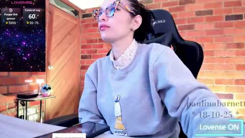Snapshot of paulinabarnett_ chatting on October 18, 7:53 am Paulina online show from October 18, 7:53 am