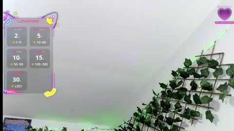 Snapshot of paulinaswan_ chatting on December 5, 8:01 am Paulina online show from December 5, 8:01 am