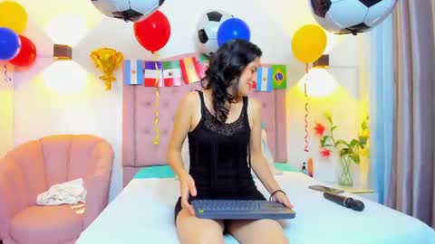 paulinavera online show from June 13, 1:53 pm