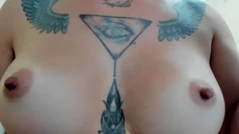 Snapshot of paulinches_love chatting on July 28, 9:14 pm Paulinches online show from July 28, 9:14 pm