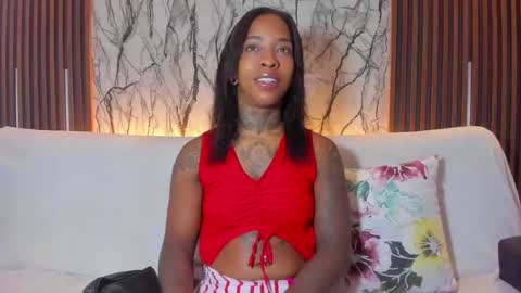 Snapshot of pauline_fox chatting on November 3, 10:21 pm Pauline online show from November 3, 10:21 pm