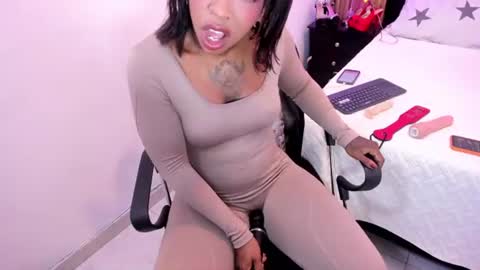 Pauline online show from June 13, 1:47 am