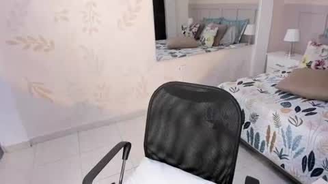 Pauline online show from June 16, 2:03 am