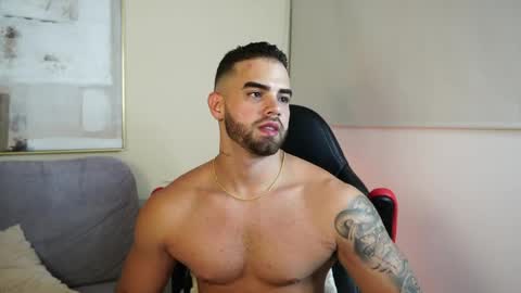 Snapshot of paulphoenix_ chatting on May 15, 11:45 pm Paul Phoenix online show from May 15, 11:45 pm