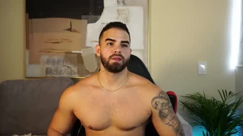 Snapshot of paulphoenix_ chatting on June 2, 6:54 pm Paul Phoenix online show from June 2, 6:54 pm