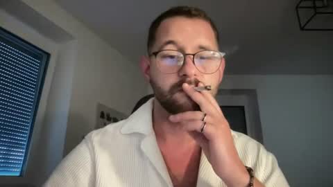 Snapshot of paulsimpsn chatting on June 24, 5:17 am love bush online show from June 24, 5:17 am