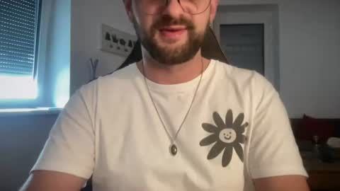 Snapshot of paulsimpsn chatting on July 4, 3:29 pm love bush online show from July 4, 3:29 pm