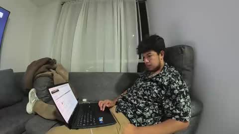 Snapshot of paulzacx chatting on October 18, 6:48 am Paul ZacX online show from October 18, 6:48 am