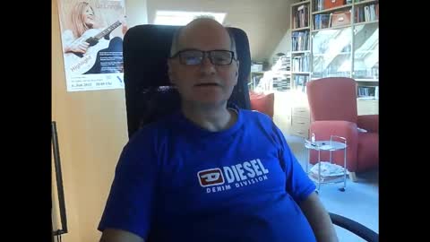 Snapshot of pavlovsdog2006 chatting on November 3, 8:59 am Pavlov aka Peter online show from November 3, 8:59 am