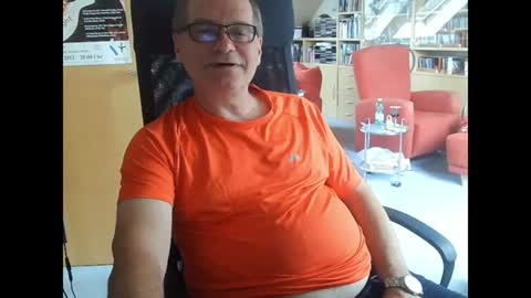 Snapshot of pavlovsdog2006 chatting on June 15, 7:32 am Pavlov aka Peter online show from June 15, 7:32 am