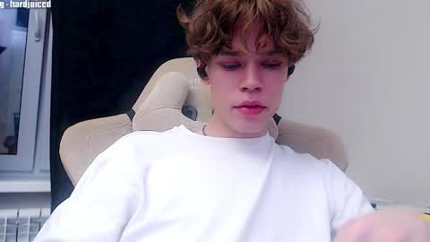 Snapshot of pawclaw chatting on November 29, 8:45 pm pawclaw online show from November 29, 8:45 pm