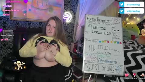 ArtsyHeartsyy online show from December 5, 2:09 am