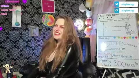 ArtsyHeartsyy online show from December 24, 2:21 am