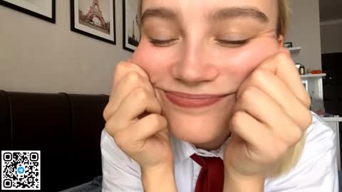 Snapshot of paztumminello chatting on October 19, 12:28 pm Lola online show from October 19, 12:28 pm