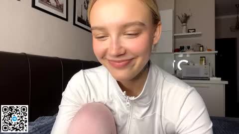 Snapshot of paztumminello chatting on October 21, 1:23 pm Lola online show from October 21, 1:23 pm