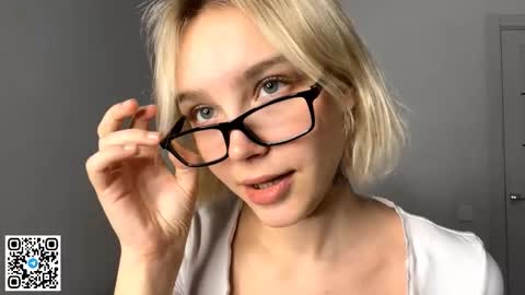 Snapshot of paztumminello chatting on November 19, 2:50 pm Lola online show from November 19, 2:50 pm