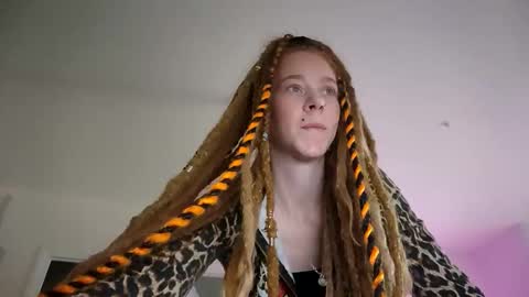 Snapshot of peacelove_weed chatting on November 3, 4:52 pm Lucid Lucy online show from November 3, 4:52 pm