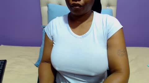 Snapshot of peachassxx chatting on February 2, 5:10 am peachy online show from February 2, 5:10 am