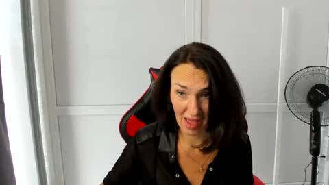 Snapshot of peachboomm chatting on June 27, 9:36 am Christina online show from June 27, 9:36 am