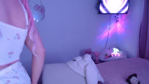 Snapshot of peacherry_ chatting on February 1, 1:34 am peacherry_ online show from February 1, 1:34 am