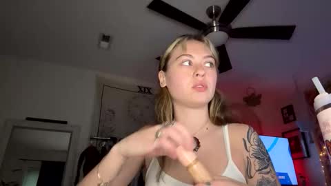 peachesncreampiezz online show from May 14, 10:49 pm