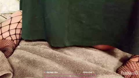 Snapshot of peachess101 chatting on February 16, 1:24 am Peachess online show from February 16, 1:24 am