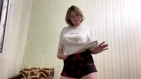 Snapshot of peachpufff chatting on June 30, 6:09 pm Molly online show from June 30, 6:09 pm