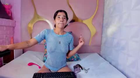 peachrougeh online show from December 17, 8:59 pm