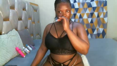 Snapshot of peachygirl255 chatting on May 30, 11:24 pm Peachy online show from May 30, 11:24 pm
