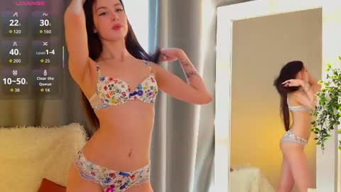 Chloe online show from June 29, 1:44 pm